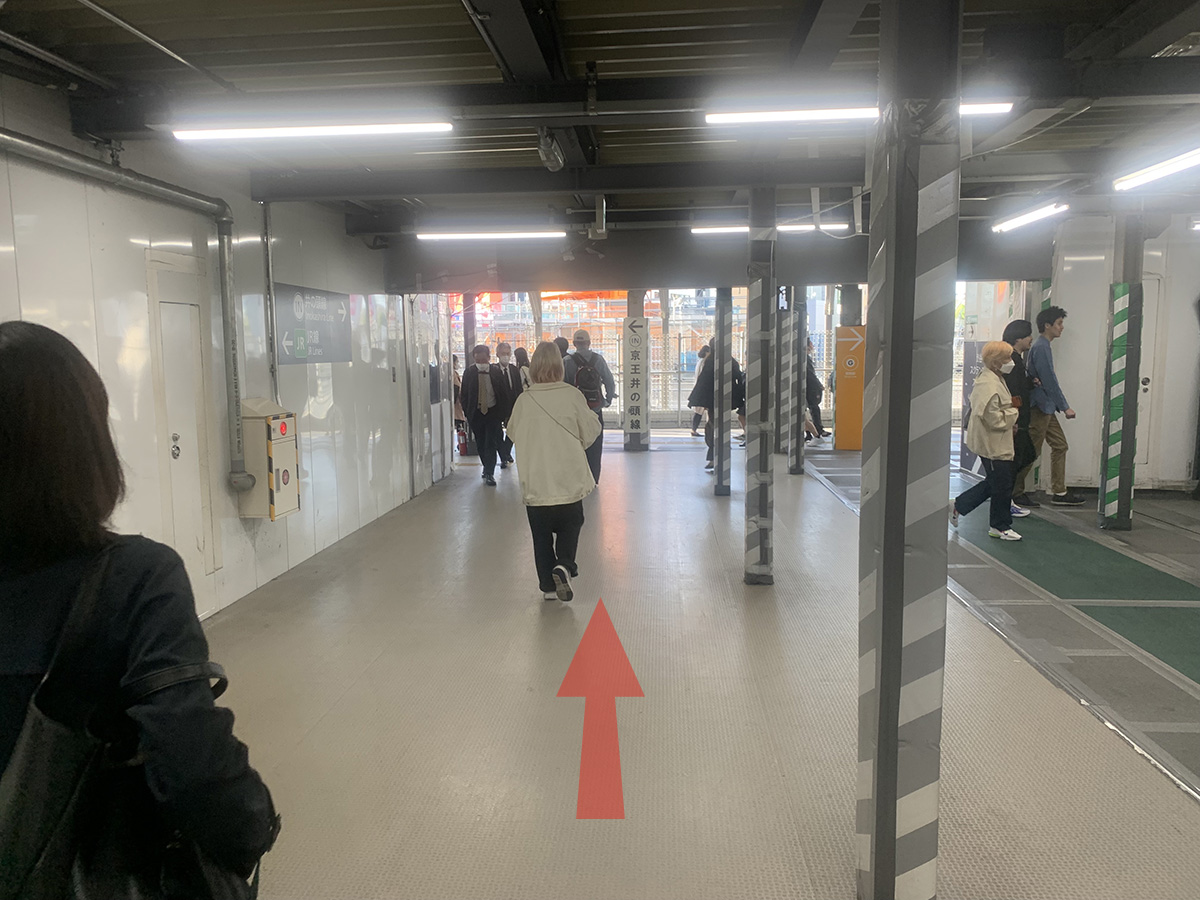 JR渋谷駅 中央改札を出て左側（井の頭線方面）へ
